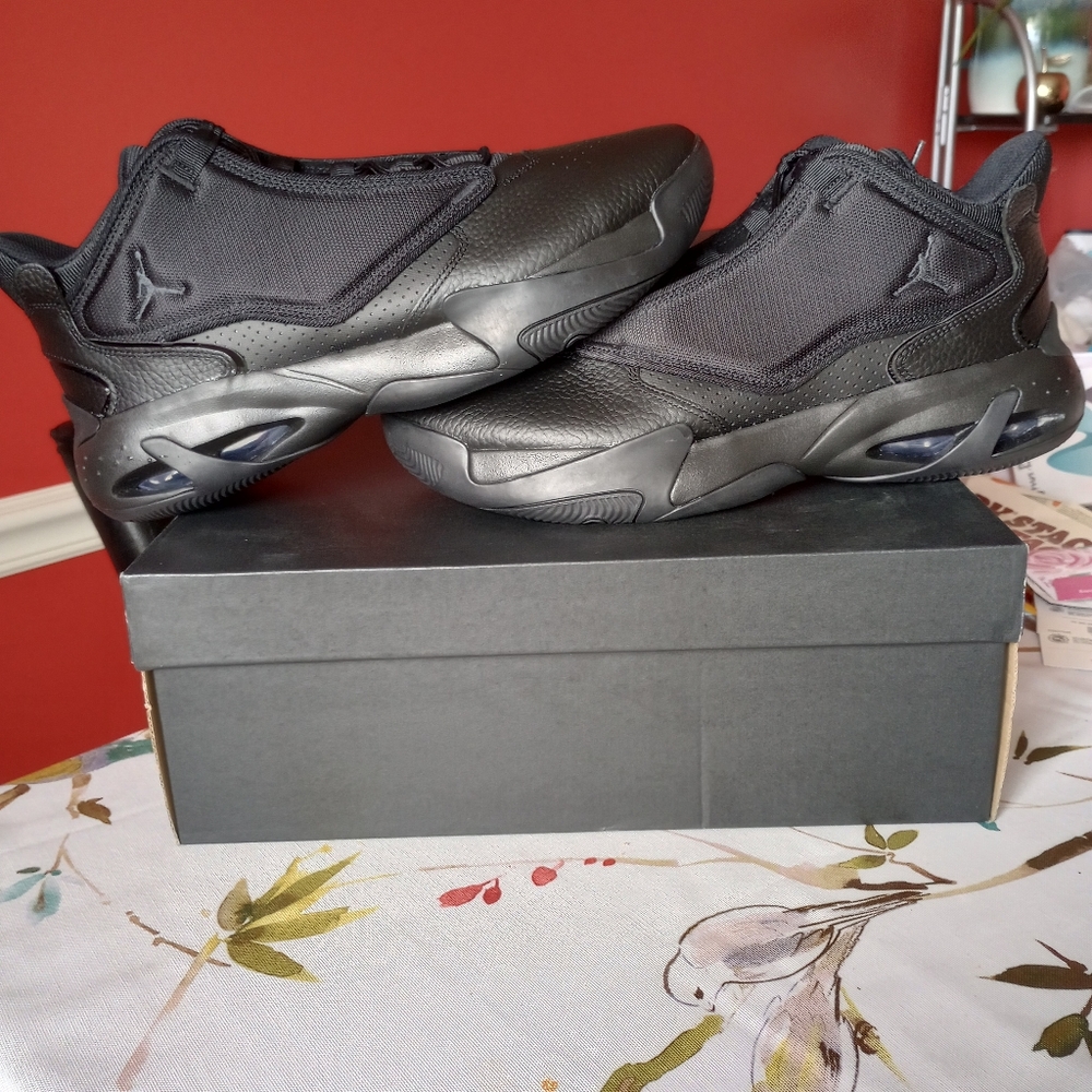 Jordan Max Aura 4 Black Anthracite DO9850-100 Men's Size 14